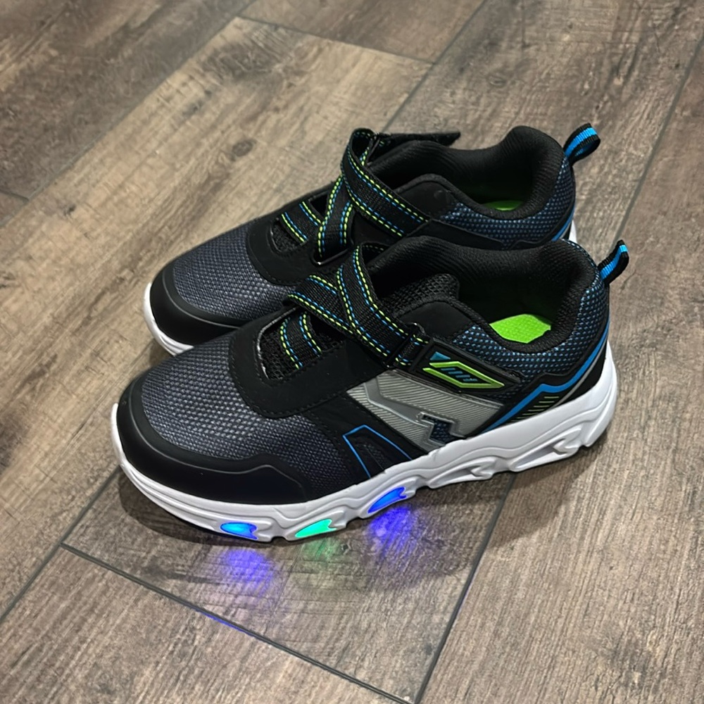 light up size 3 boys shoes